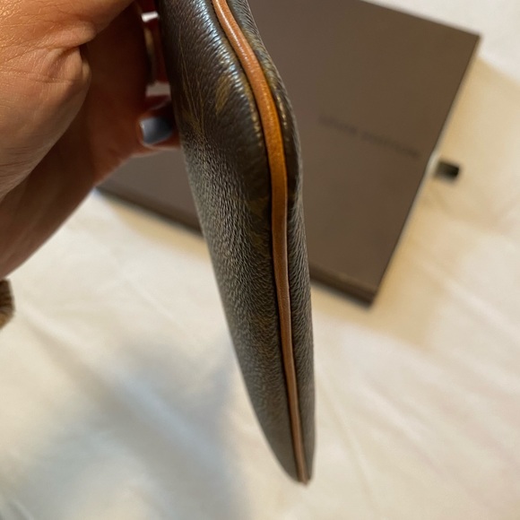 Authentic Louis Vuitton Milla Pouchette - Picture 5 of 16
